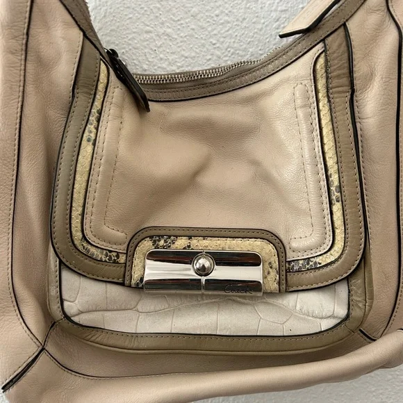 Coach Kristen Ivory Leather Shoulder bag - Picture 3 of 9